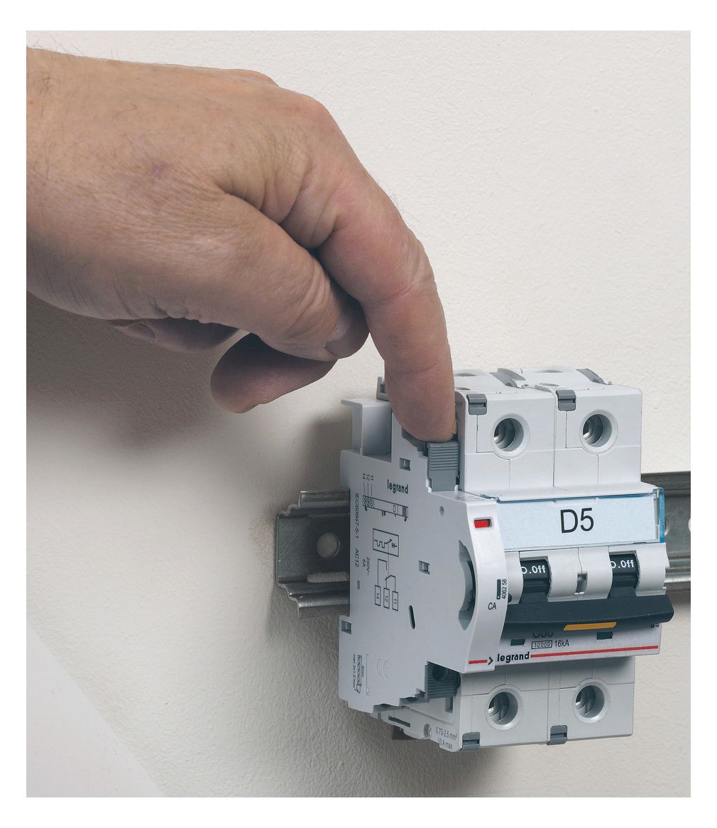 Legrand 406258 Hilfsschalter 1Wechsler meldet Schaltzustand 0,5TE f.DX3,TX3