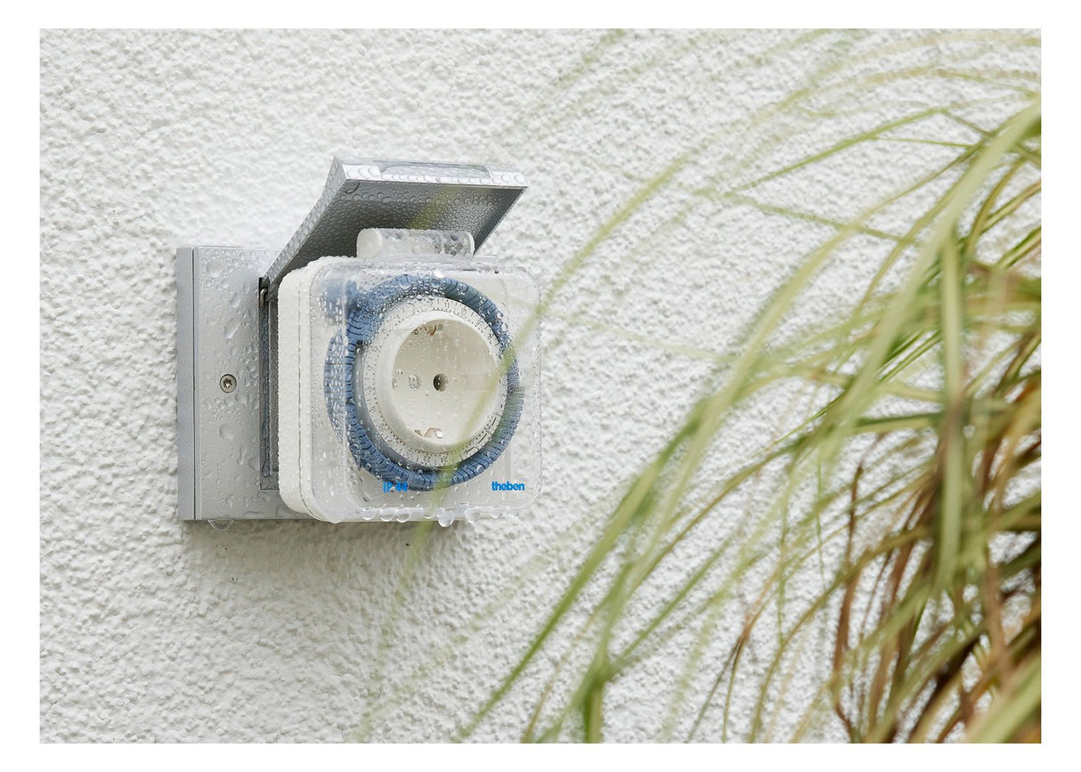 Theben timer 26 IP44 Analoge Steckdosen- Zeitschaltuhr mit Tagesprogramm 0260855