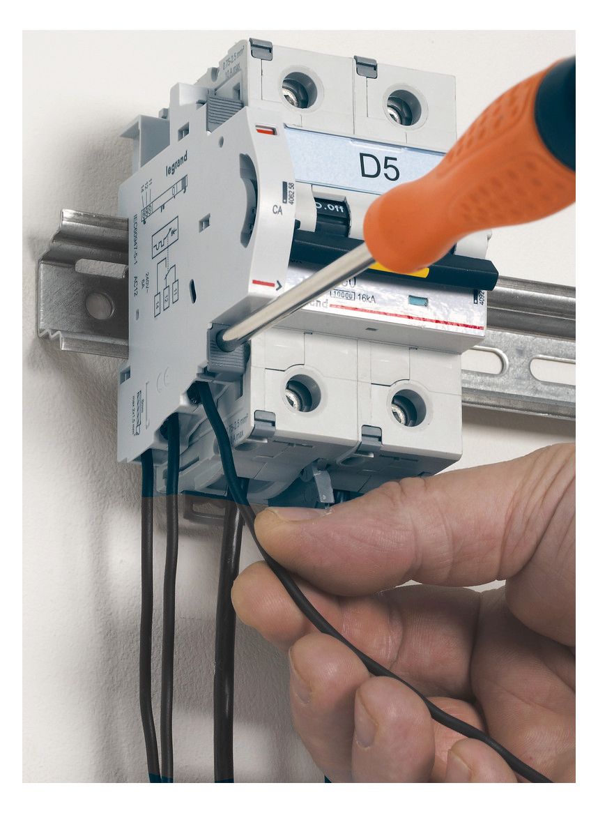 Legrand 406258 Hilfsschalter 1Wechsler meldet Schaltzustand 0,5TE f.DX3,TX3