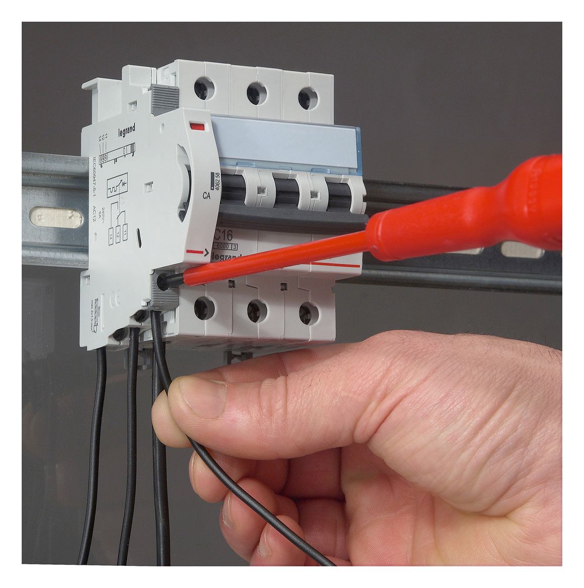 Legrand 406258 Hilfsschalter 1Wechsler meldet Schaltzustand 0,5TE f.DX3,TX3