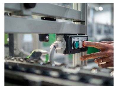 Schneider ZB5AZ105 Hilfsschalterblock 1S1Ö m.Bef.flansch Schraub. D22 Kunst.